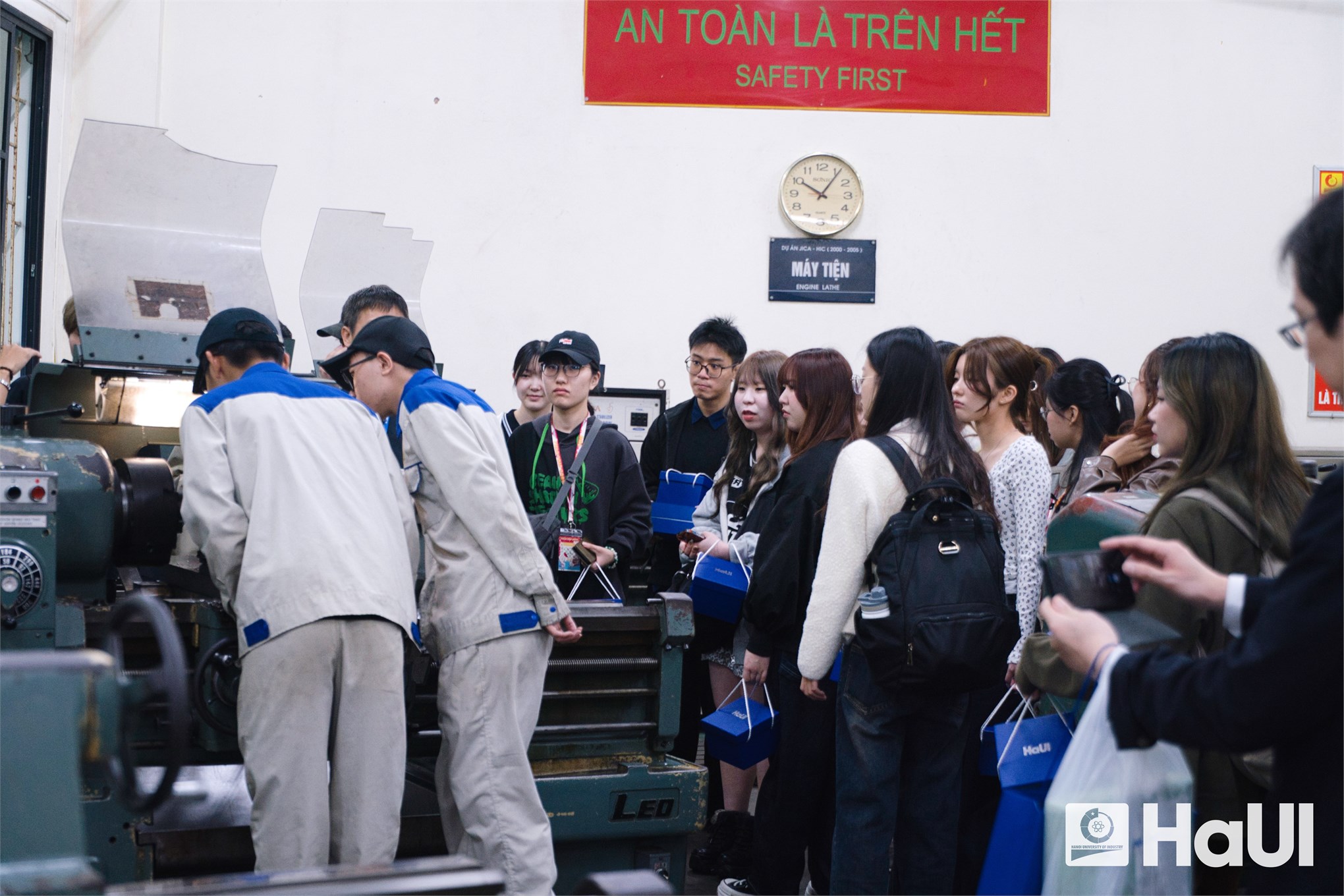 Trung tâm Việt – Nhật tiếp đón đoàn sinh viên quốc tế Trường Đại học Kwansei Gakuin (Nhật Bản) và Trường Đại học Thương Mại đến tham quan, giao lưu và trải nghiệm