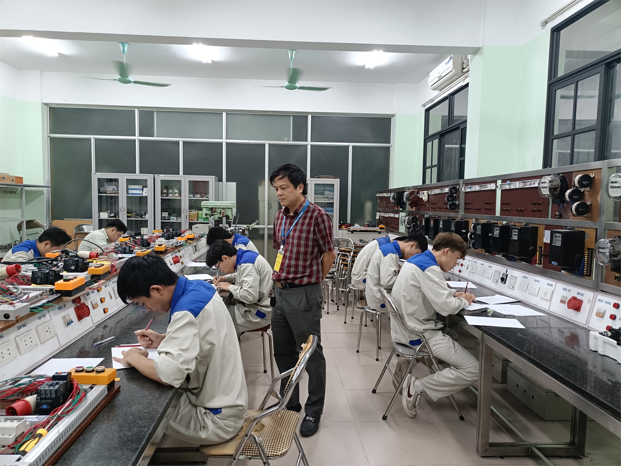 Khai mạc Hội thi “Sinh viên giỏi kỹ năng nghề 2026” tại Trung tâm Việt – Nhật