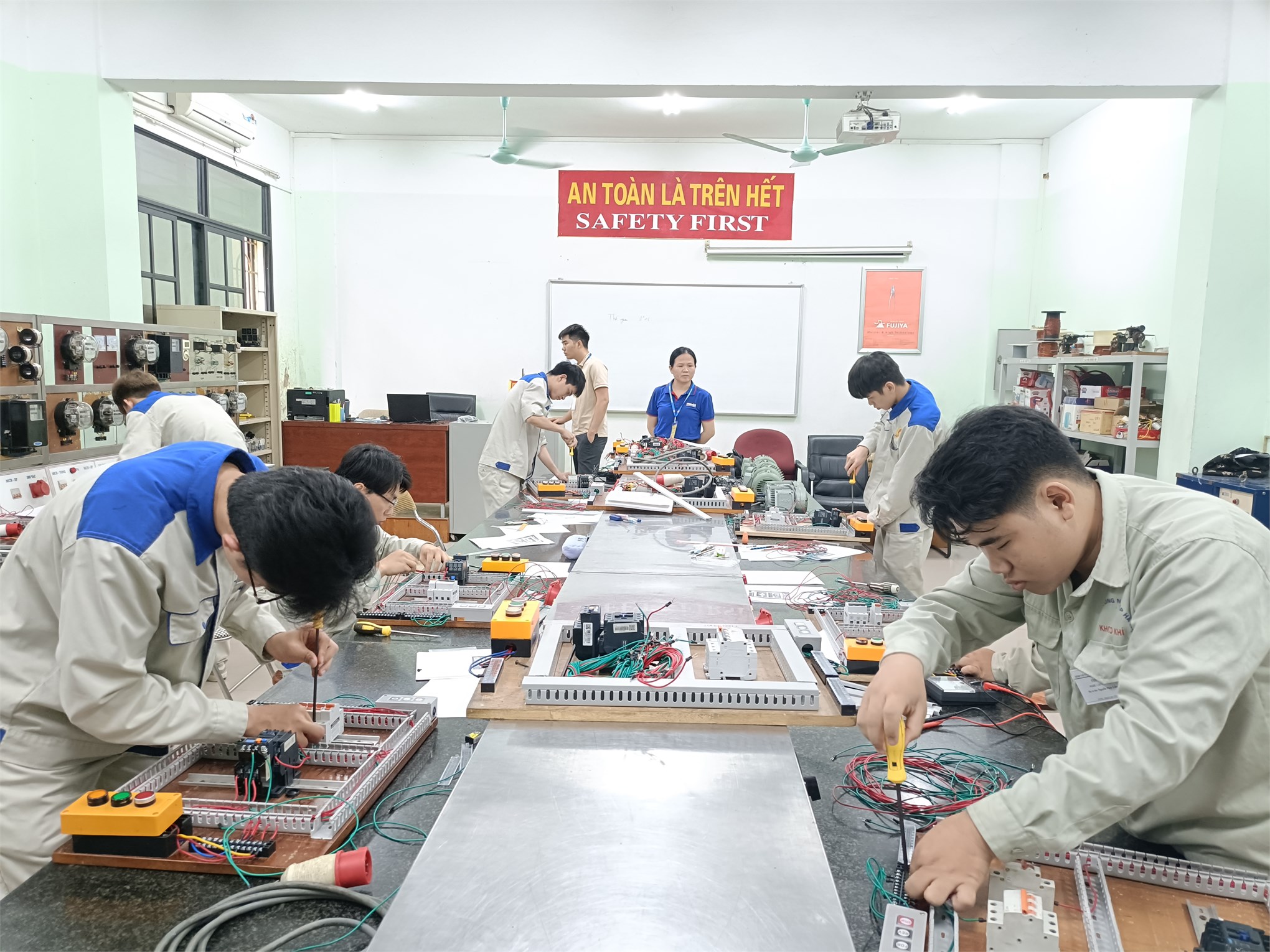 Khai mạc Hội thi “Sinh viên giỏi kỹ năng nghề 2026” tại Trung tâm Việt – Nhật