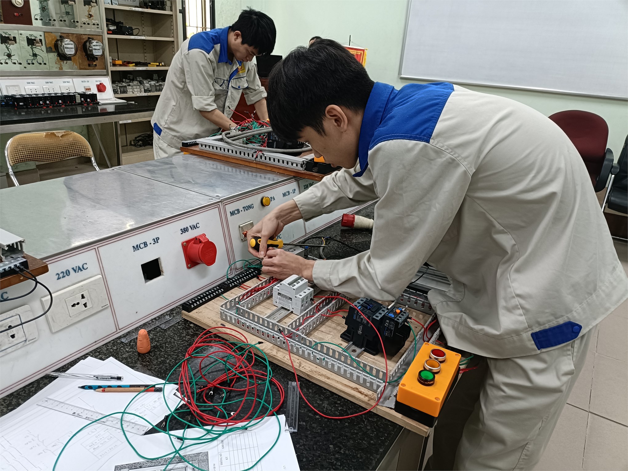 Khai mạc Hội thi “Sinh viên giỏi kỹ năng nghề 2026” tại Trung tâm Việt – Nhật