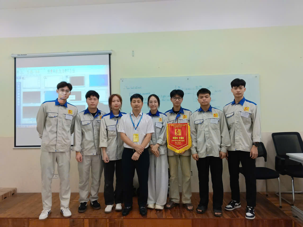 Khai mạc Hội thi “Sinh viên giỏi kỹ năng nghề 2026” tại Trung tâm Việt – Nhật