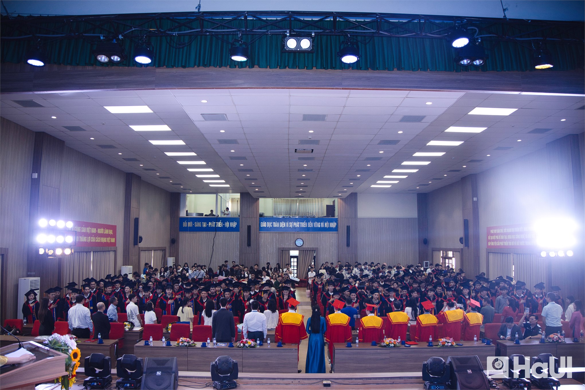 Lễ bế giảng và trao bằng tốt nghiệp năm 2026: Dấu mốc trưởng thành của sinh viên Trung tâm Việt – Nhật