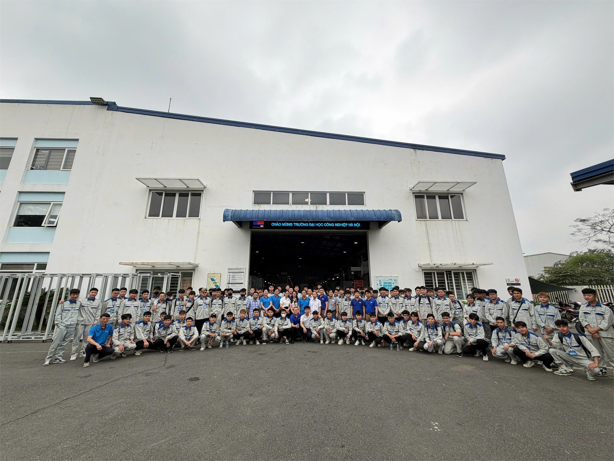 THAM QUAN, HỌC TẬP THỰC TẾ TẠI NHÀ MÁY SẢN XUẤT TỦ ĐIỆN HAWEE – BẮC NINH