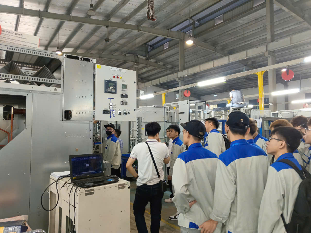 THAM QUAN, HỌC TẬP THỰC TẾ TẠI NHÀ MÁY SẢN XUẤT TỦ ĐIỆN HAWEE – BẮC NINH