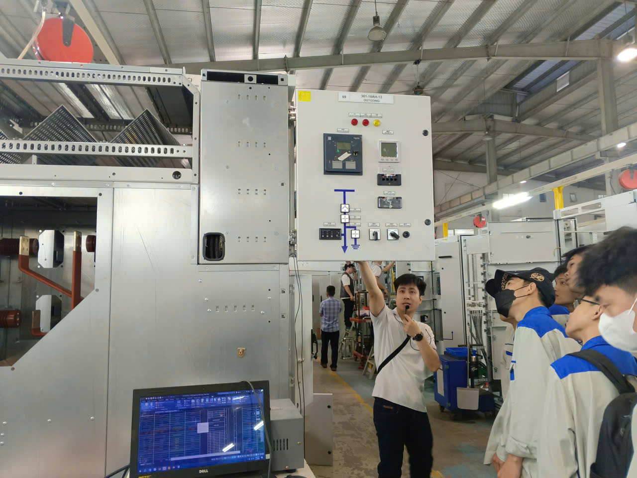 THAM QUAN, HỌC TẬP THỰC TẾ TẠI NHÀ MÁY SẢN XUẤT TỦ ĐIỆN HAWEE – BẮC NINH