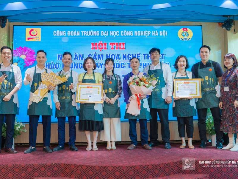 Liên quân Trung tâm Việt Nhật - Khoa Điện - Phòng công tác sv - Trạm y tế - Khoa GDTC - GDQP giành giải Khuyến khích cuộc thi nấu ăn, cắm hoa kỷ niệm ngày quốc tế phụ nữ 8/3