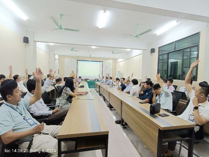Trung tâm Việt Nhật tổ chức Hội nghị viên chức, người lao động; Tổng kết năm học 2024-2025 và triển khai nhiệm vụ năm học 2025-2026