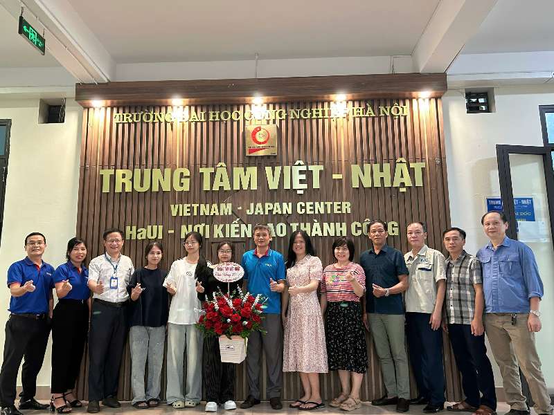 Trung tâm Việt Nhật tôn vinh phái đẹp nhân 95 năm ngày thành lập Hội liên hiệp phụ nữ Việt Nam
